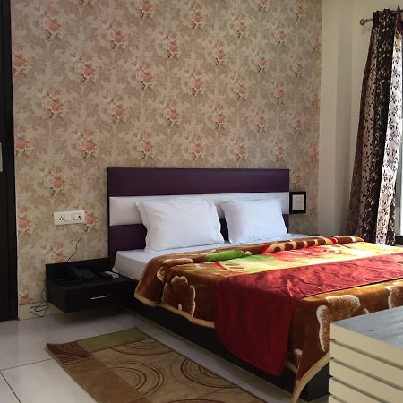Oyo 30415 Hotel White City Anandpur  Екстериор снимка