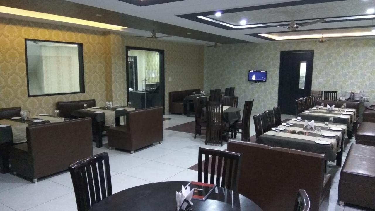 Oyo 30415 Hotel White City Anandpur  Екстериор снимка